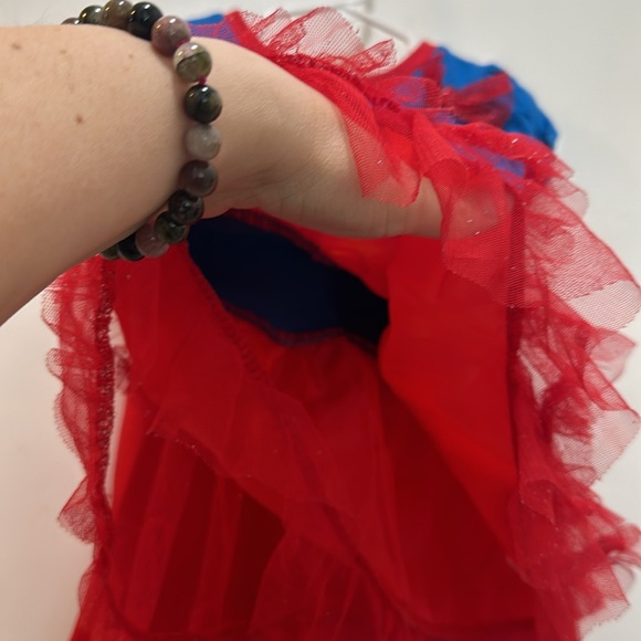 Supergirl 3t dress with detachable cape that velcros on and off - Picture 4 of 7